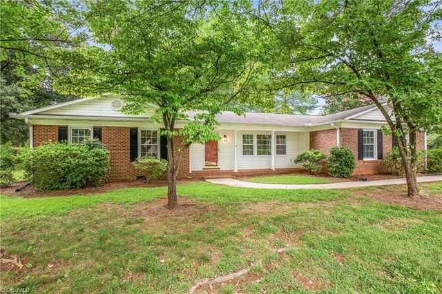 701 N Peace Haven Road, Winston-salem, NC 27104
