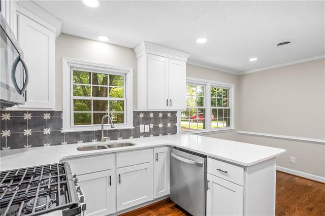 701 N Peace Haven Road, Winston-salem, NC 27104