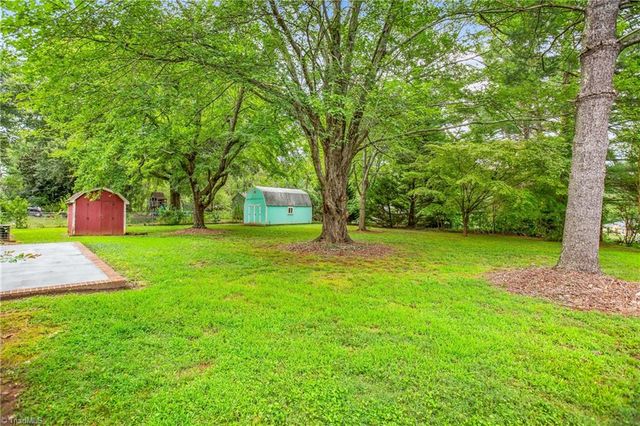 701 N Peace Haven Road, Winston-salem, NC 27104