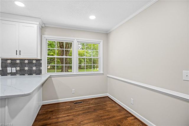 701 N Peace Haven Road, Winston-salem, NC 27104