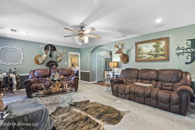 6193 Nesbit Road, Lake Cormorant, MS 38641