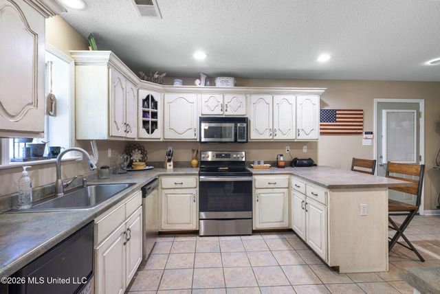 6193 Nesbit Road, Lake Cormorant, MS 38641