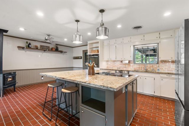 2355 Jackson League Circle, Brenham, TX 77833