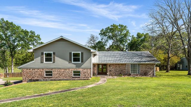 2355 Jackson League Circle, Brenham, TX 77833