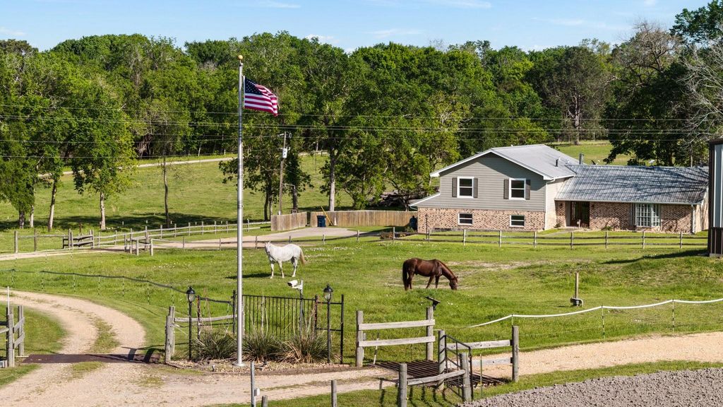 2355 Jackson League Circle, Brenham, TX 77833