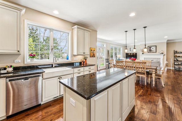 30 Denali Court, South Barrington, IL 60010