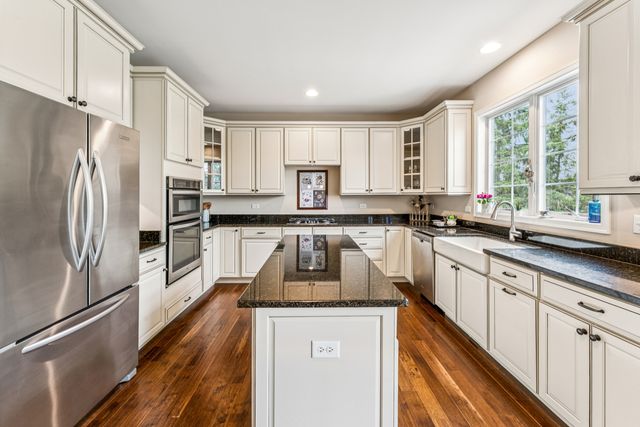30 Denali Court, South Barrington, IL 60010