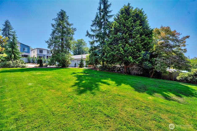 8205 NE 128th Street, Kirkland, WA 98034