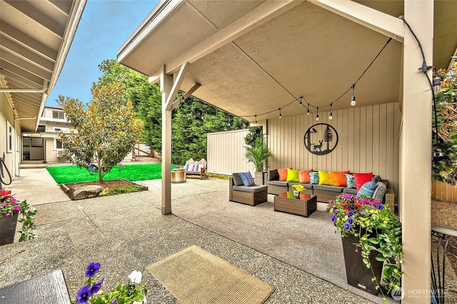 8205 NE 128th Street, Kirkland, WA 98034