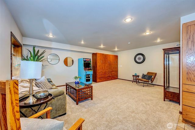 8205 NE 128th Street, Kirkland, WA 98034