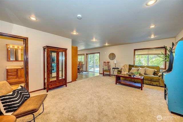 8205 NE 128th Street, Kirkland, WA 98034