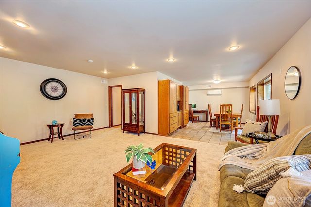 8205 NE 128th Street, Kirkland, WA 98034