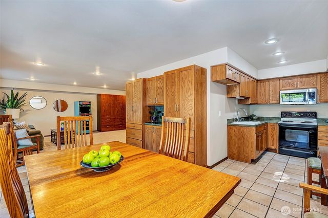 8205 NE 128th Street, Kirkland, WA 98034