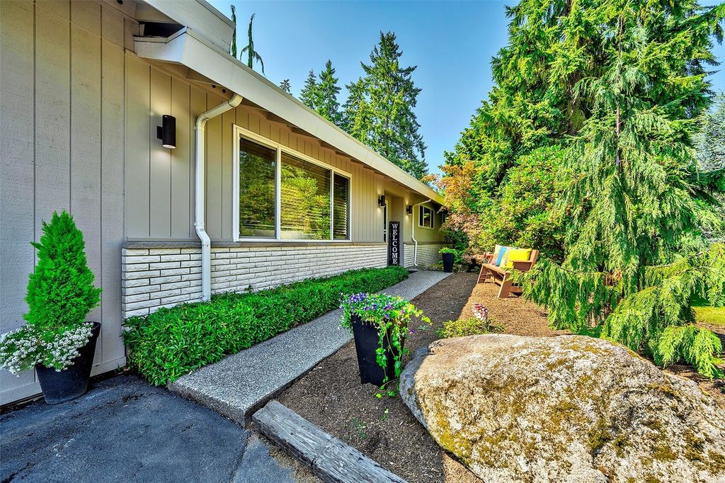 8205 NE 128th Street, Kirkland, WA 98034