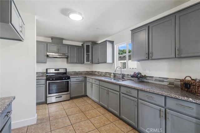 330 E 101st Street, Los Angeles, CA 90003