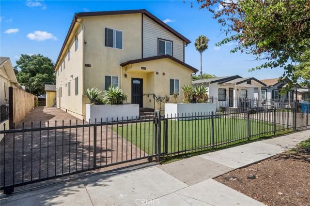 330 E 101st Street, Los Angeles, CA 90003