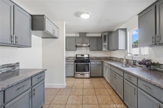 330 E 101st Street, Los Angeles, CA 90003