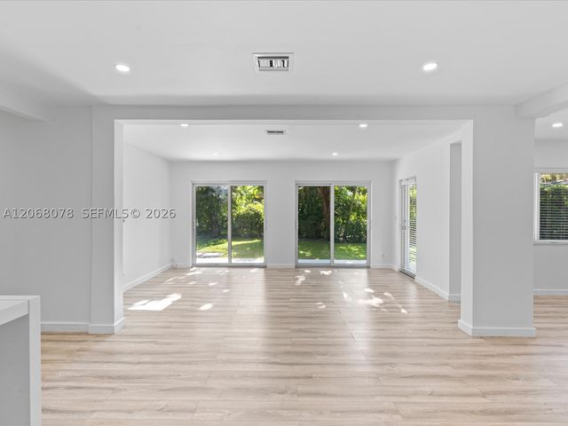 5406 S Le Jeune Rd, Coral Gables, FL 33146