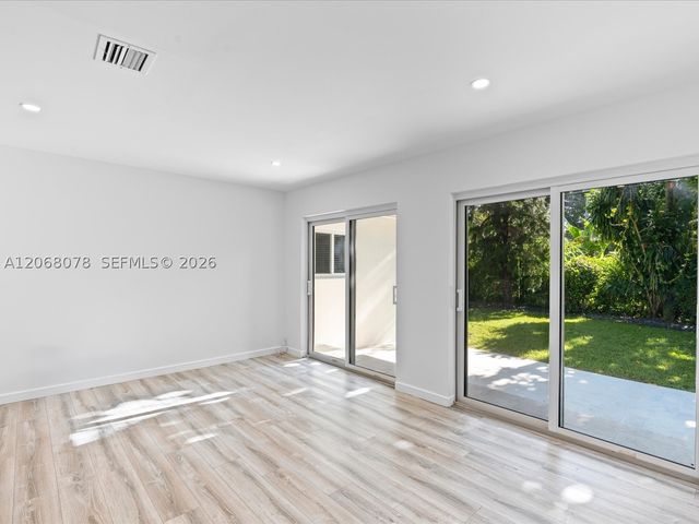 5406 S Le Jeune Rd, Coral Gables, FL 33146