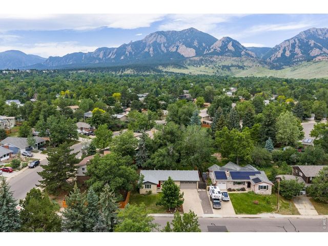 1065 Gillaspie Dr, Boulder, CO 80305