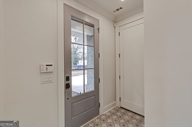 440 Ridgewood Avenue NW, Gainesville, GA 30501