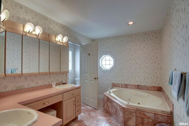 3131 Acadia Drive, Quincy, IL 62301