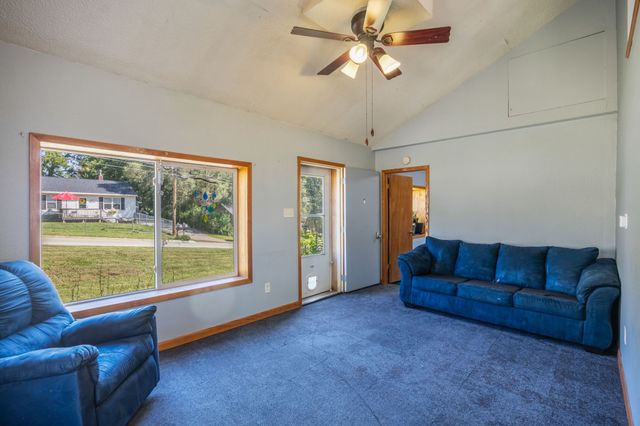 401 Hart Avenue, Des Moines, IA 50315