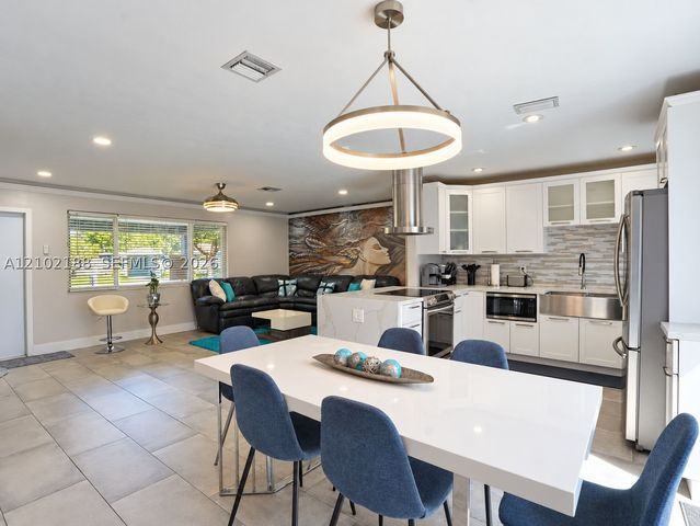 500 NW 30th St, Wilton Manors, FL 33311