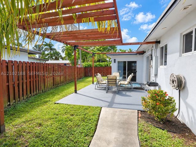 500 NW 30th St, Wilton Manors, FL 33311