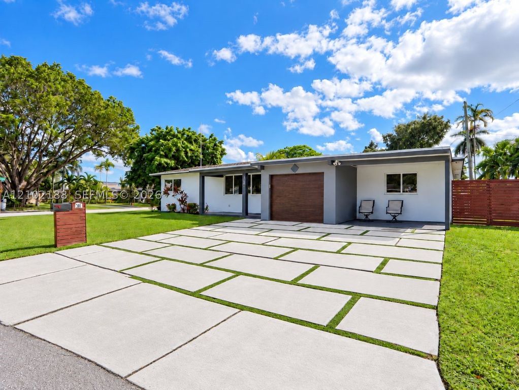 500 NW 30th St, Wilton Manors, FL 33311