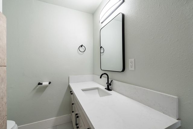 2452 S Holloway Avenue, Fresno, CA 93725