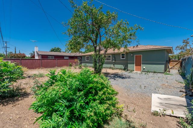 2452 S Holloway Avenue, Fresno, CA 93725