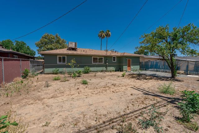 2452 S Holloway Avenue, Fresno, CA 93725