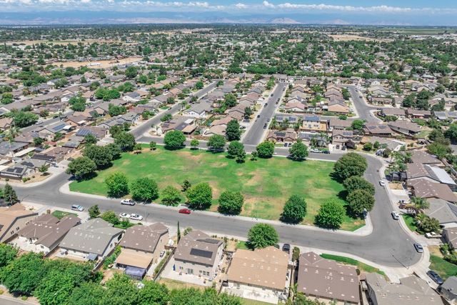 2452 S Holloway Avenue, Fresno, CA 93725