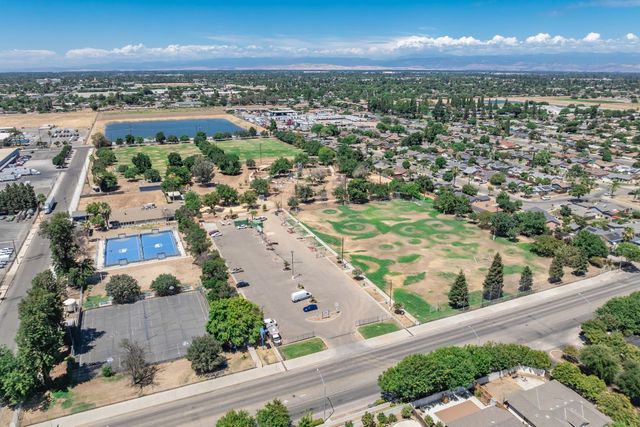 2452 S Holloway Avenue, Fresno, CA 93725