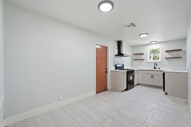 2452 S Holloway Avenue, Fresno, CA 93725