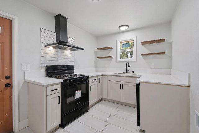 2452 S Holloway Avenue, Fresno, CA 93725