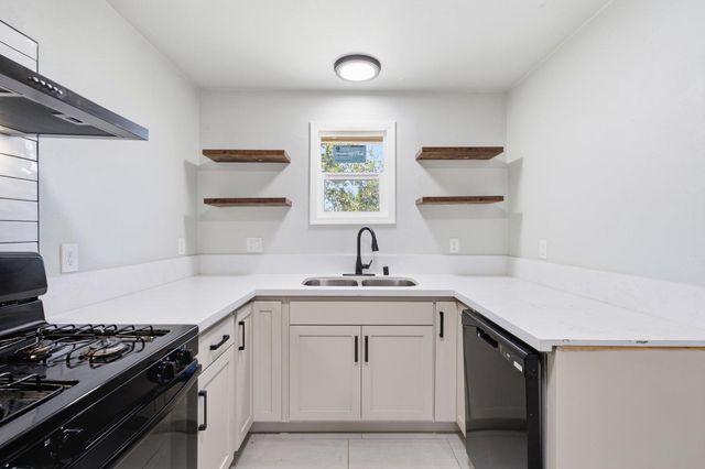 2452 S Holloway Avenue, Fresno, CA 93725