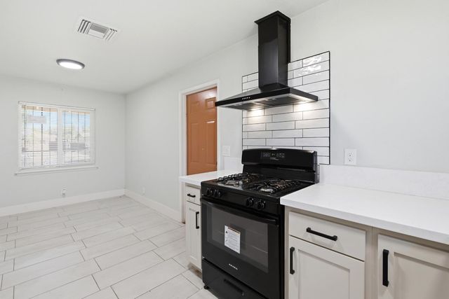 2452 S Holloway Avenue, Fresno, CA 93725