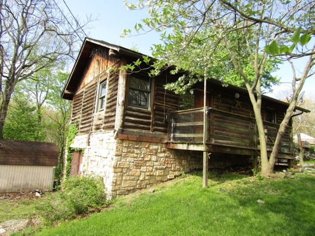 2625 Poinsettia Dr, White Oak, PA 15131
