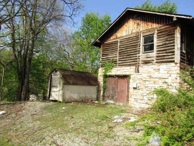 2625 Poinsettia Dr, White Oak, PA 15131