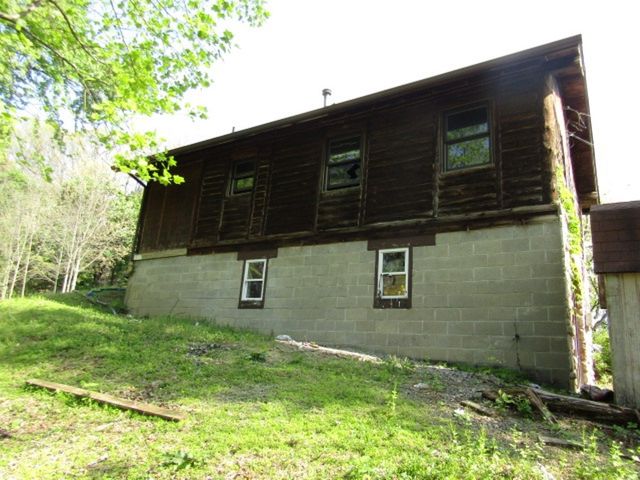 2625 Poinsettia Dr, White Oak, PA 15131