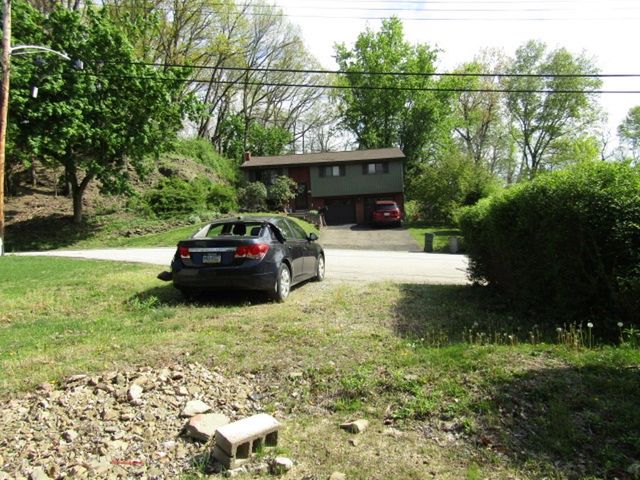 2625 Poinsettia Dr, White Oak, PA 15131
