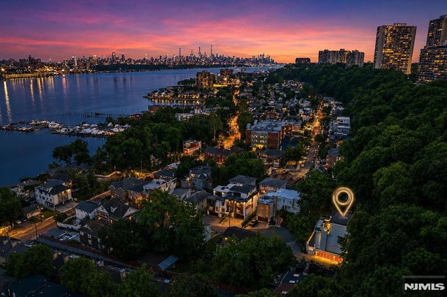 31A Casta Lane, Edgewater, NJ 07020