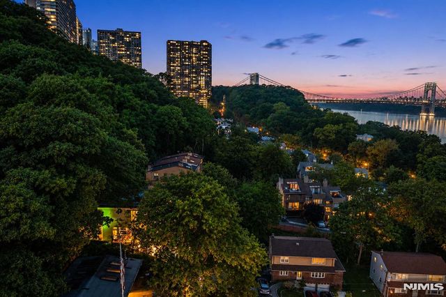 31A Casta Lane, Edgewater, NJ 07020