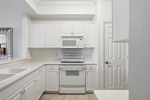 3976 Bishopwood CT E 3-102, Naples, FL 34114