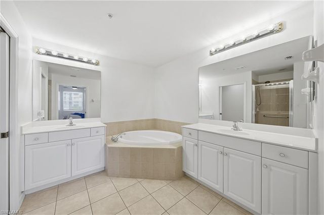 3976 Bishopwood CT E 3-102, Naples, FL 34114