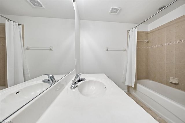 3976 Bishopwood CT E 3-102, Naples, FL 34114