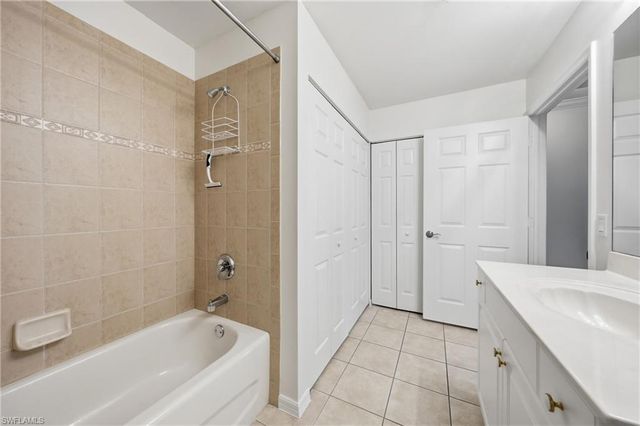 3976 Bishopwood CT E 3-102, Naples, FL 34114