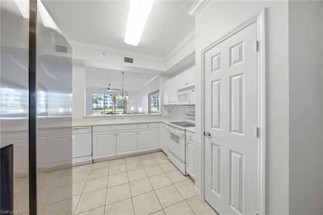 3976 Bishopwood CT E 3-102, Naples, FL 34114